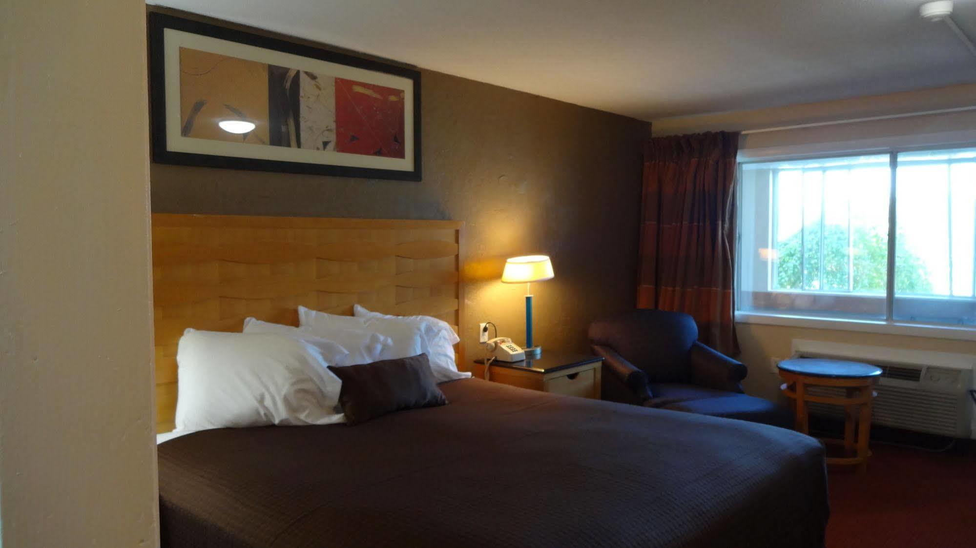 Eastern Inn Bourne Buitenkant foto