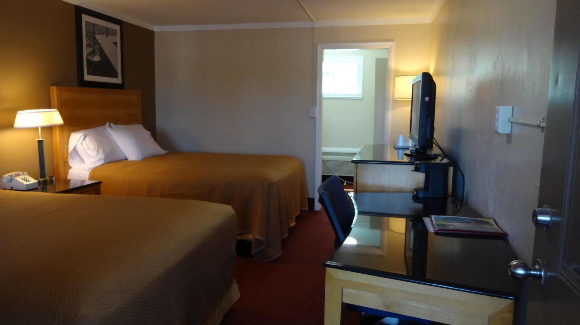 Eastern Inn Bourne Buitenkant foto